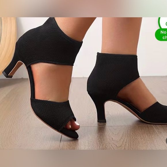 NWOT Black Fabric Heels. Wraps Around Ankle. Sz 7 - Picture 2 of 3